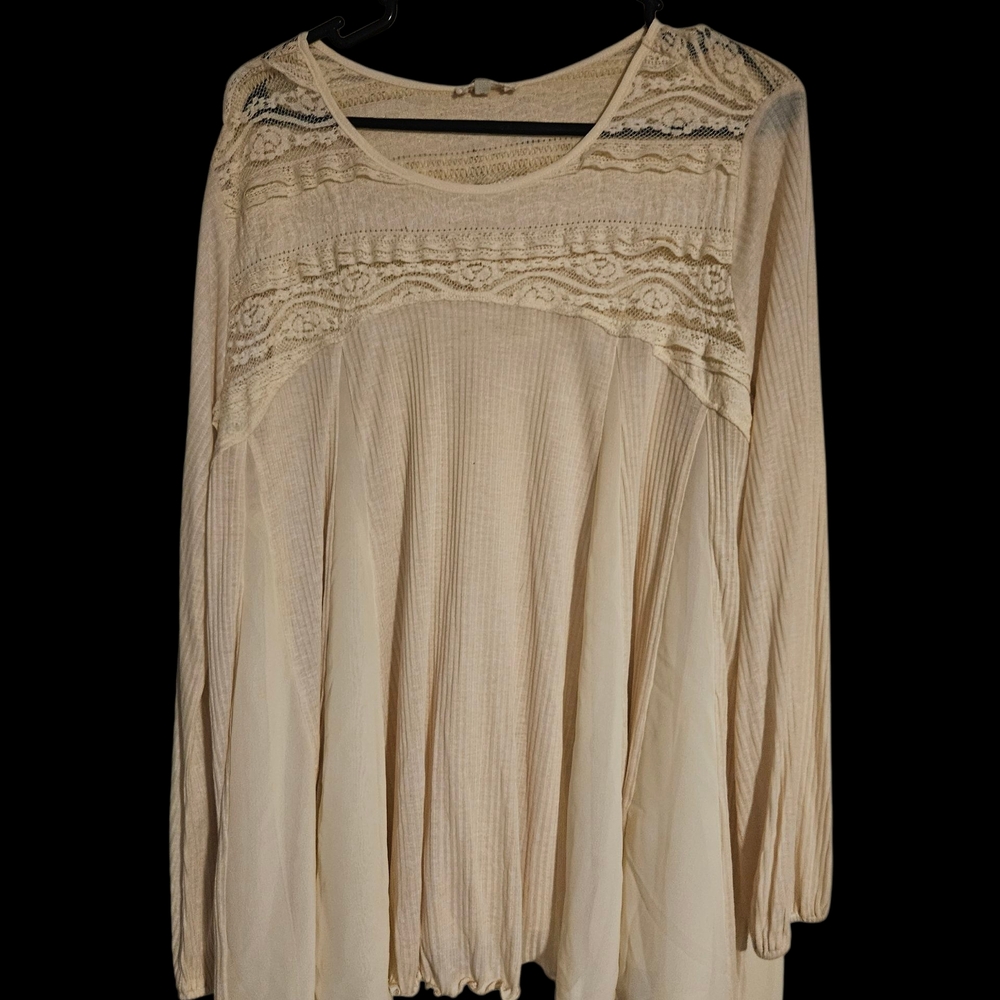 Gimmicks by BKE Ivory Lace Detail Blouse
